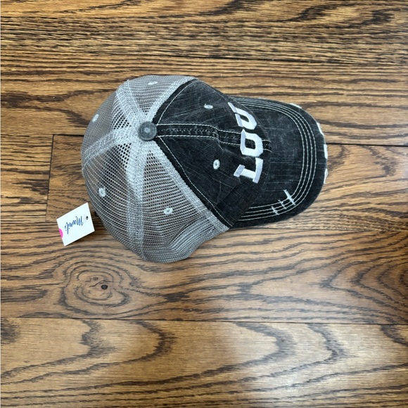 Black and Gray Mesh Cap - Picture 2 of 4